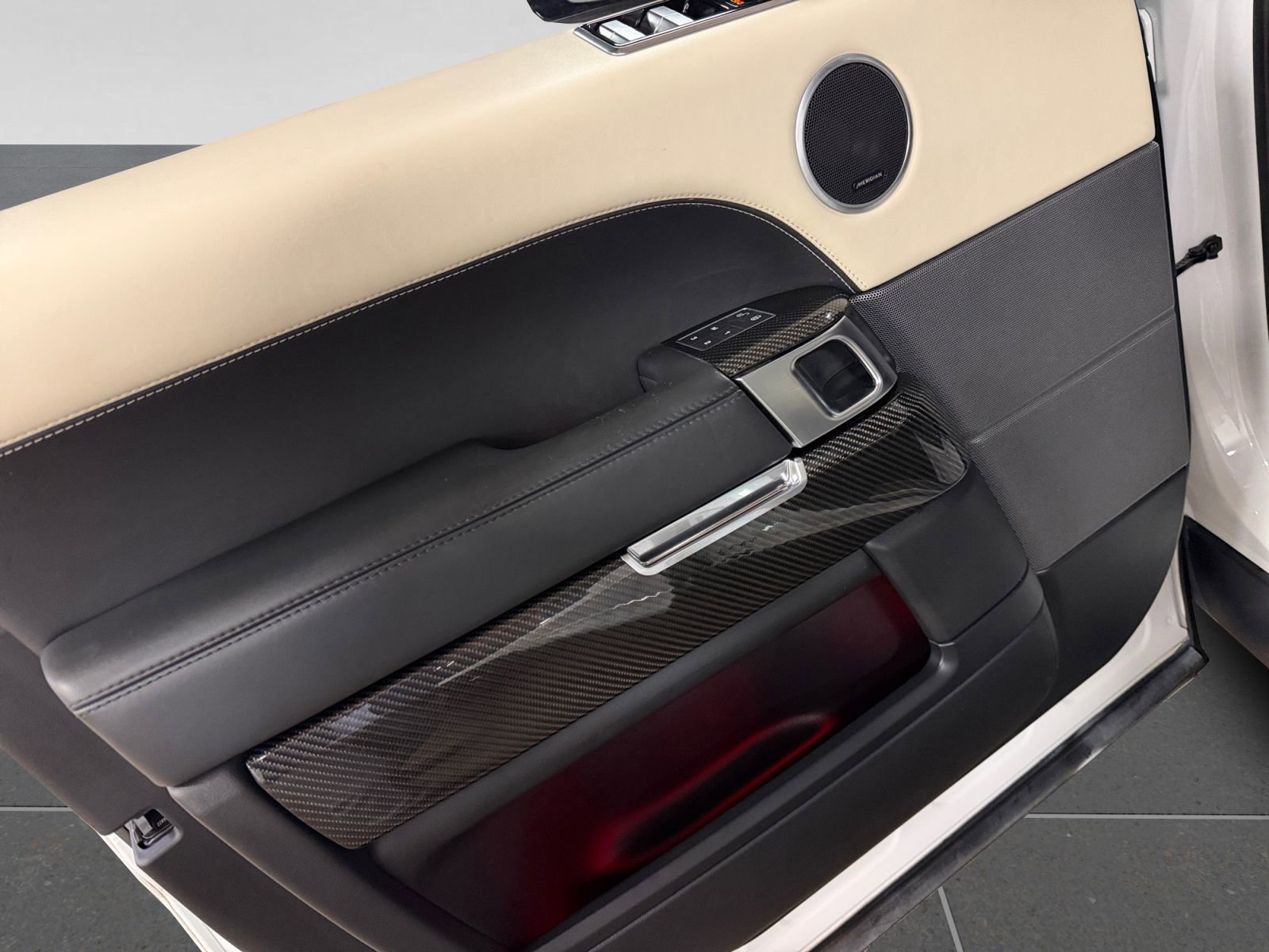 Used 2019 Land Rover Range Rover Sport HST image 16