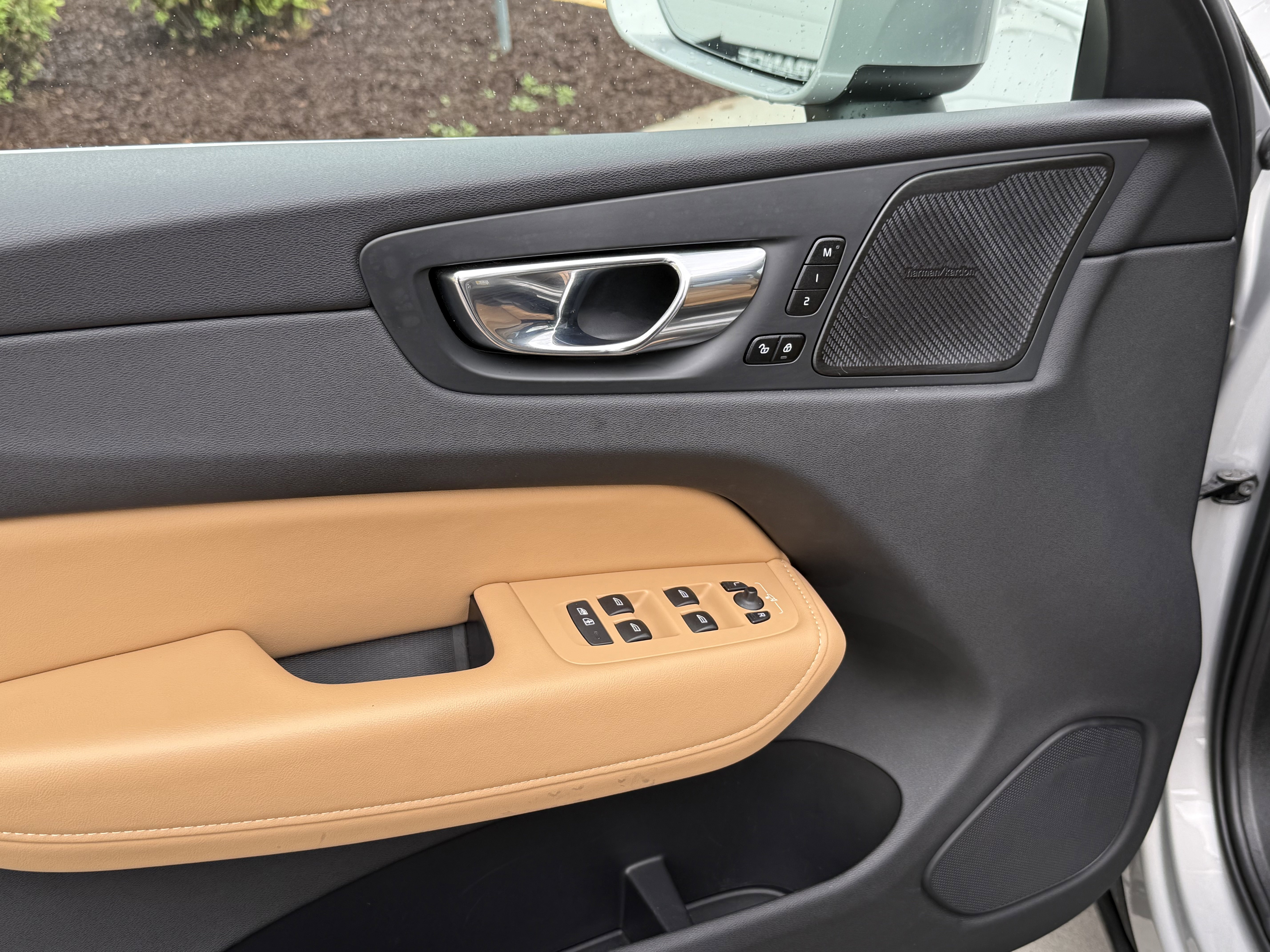 Used 2022 Volvo XC60 B5 Inscription w/ Advanced Package image 15