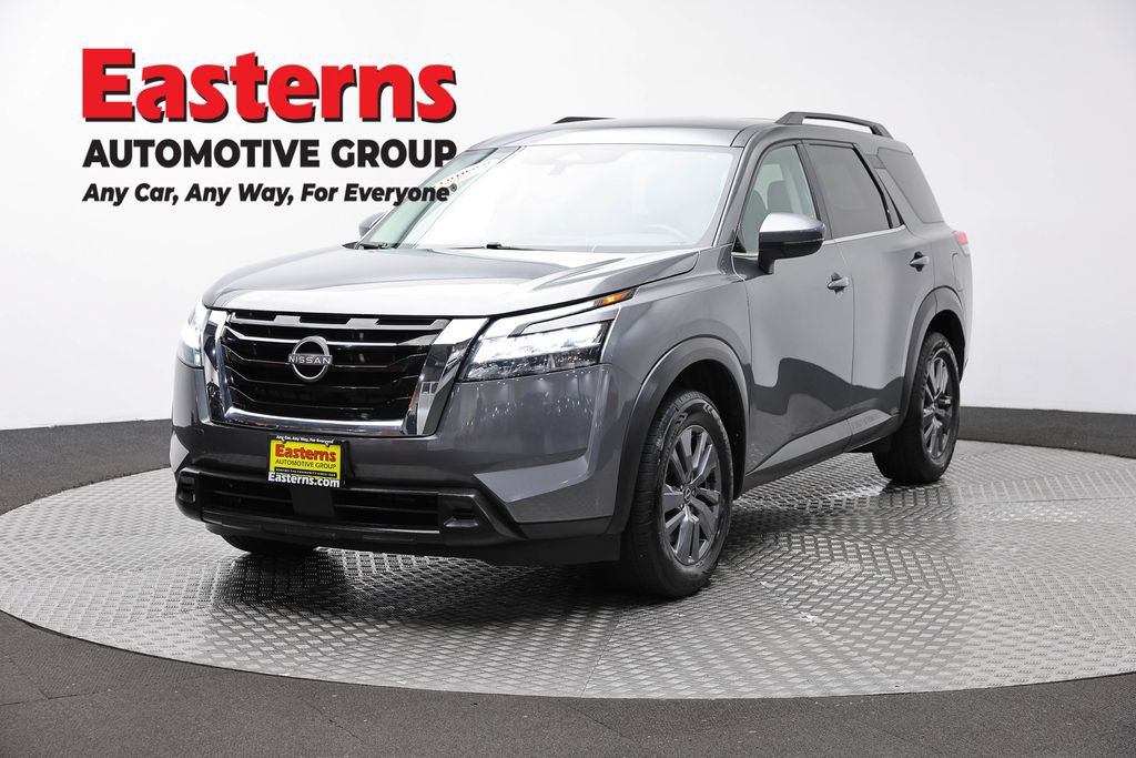 Used 2022 Nissan Pathfinder SV FWD image 1