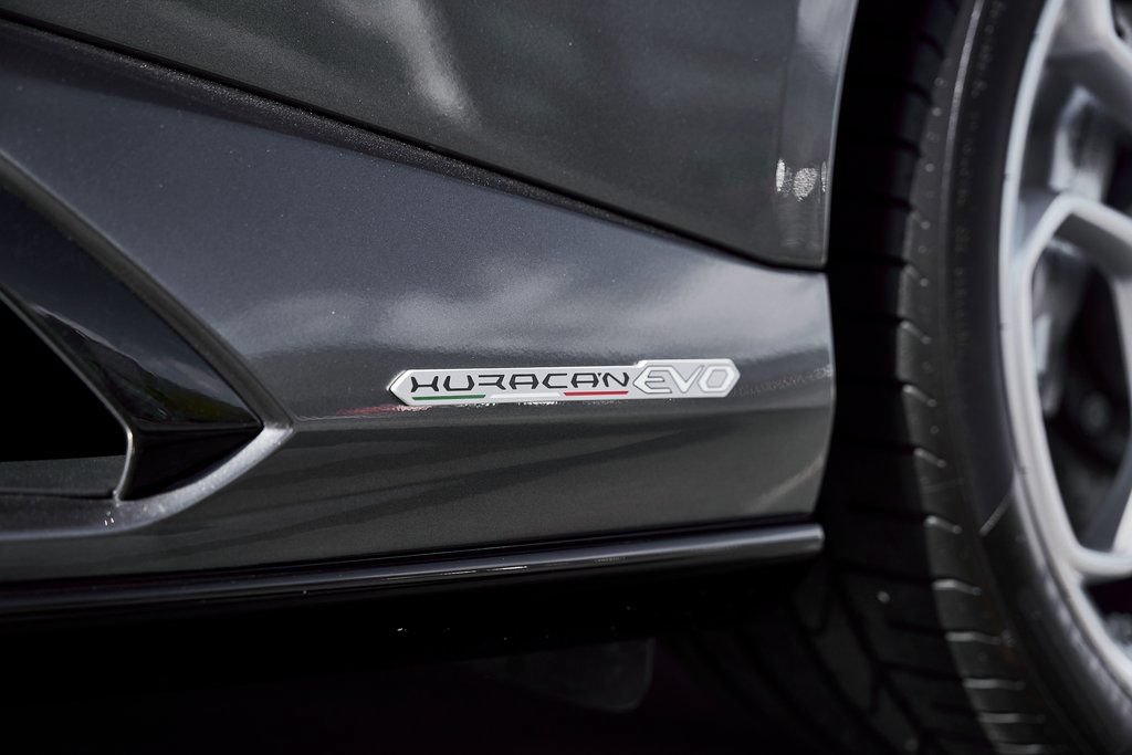 Used 2024 Lamborghini Huracan EVO AWD/4WD image 9