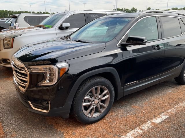 Used 2023 GMC Terrain SLT w/ Tech Package AWD/4WD image 2