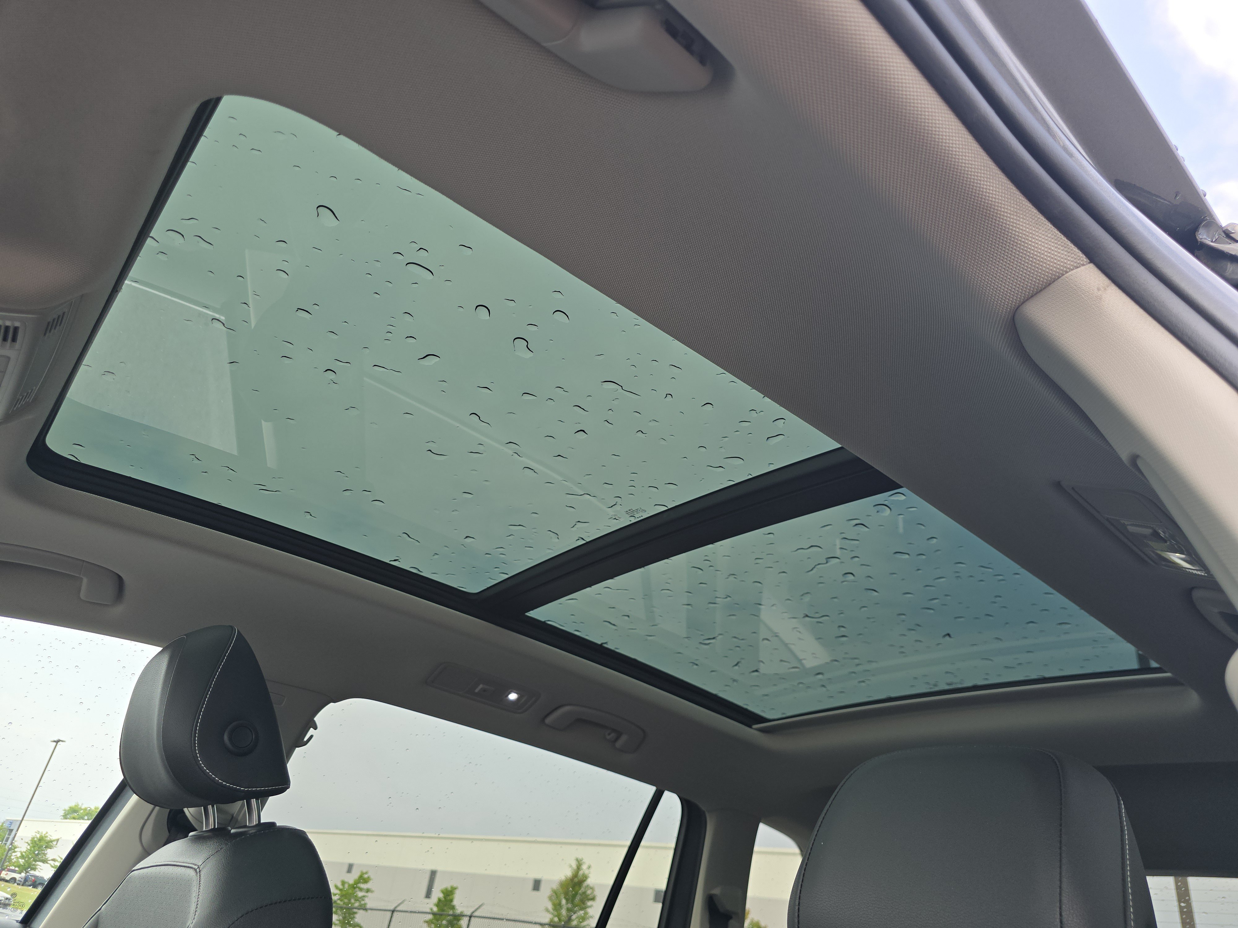 Certified 2023 Volkswagen Tiguan SE w/ Panoramic Sunroof Package AWD/4WD image 9