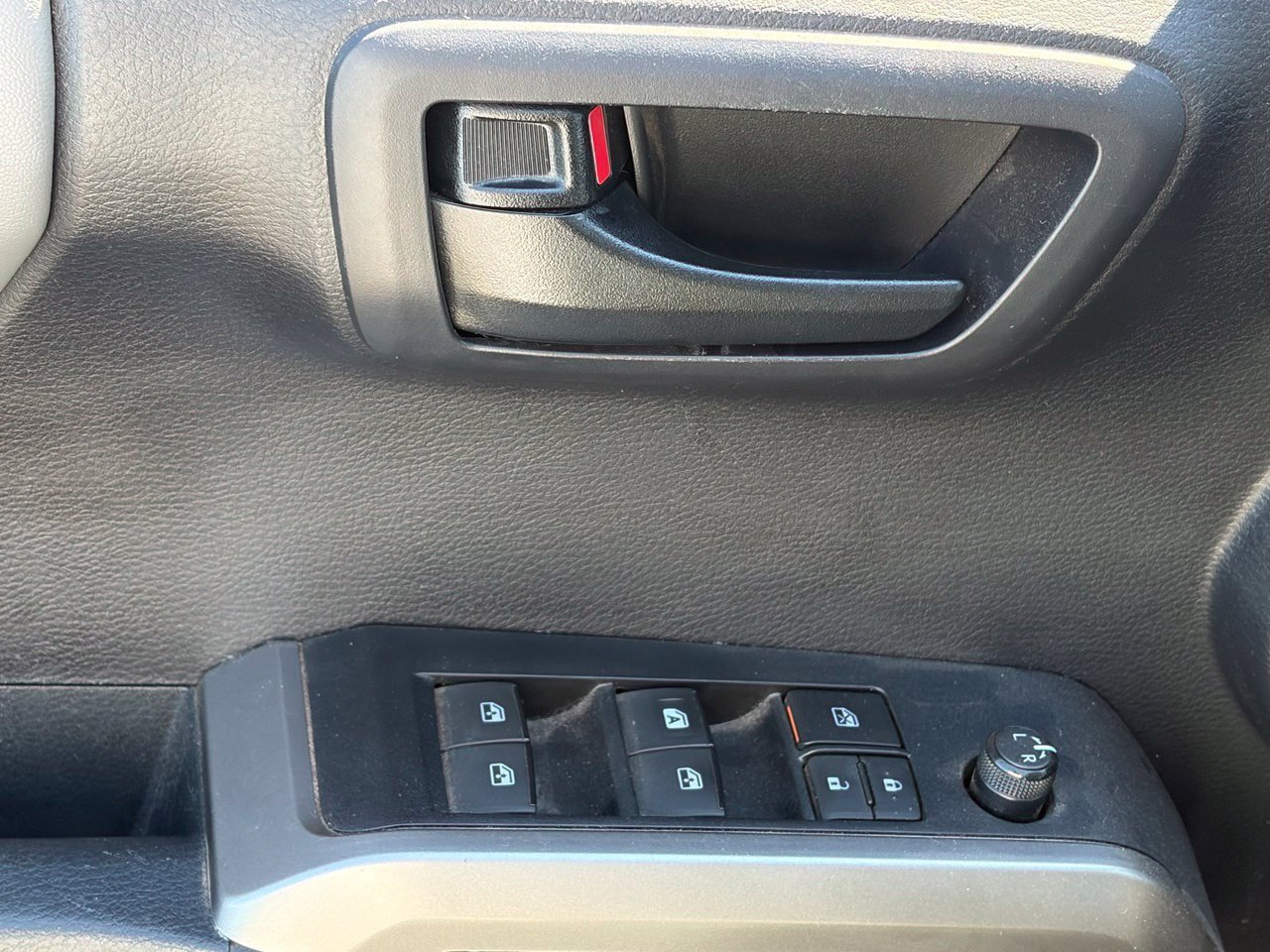Used 2020 Toyota Tacoma SR5 RWD image 5