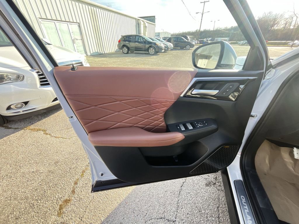 New 2026 Mitsubishi Outlander SEL image 13