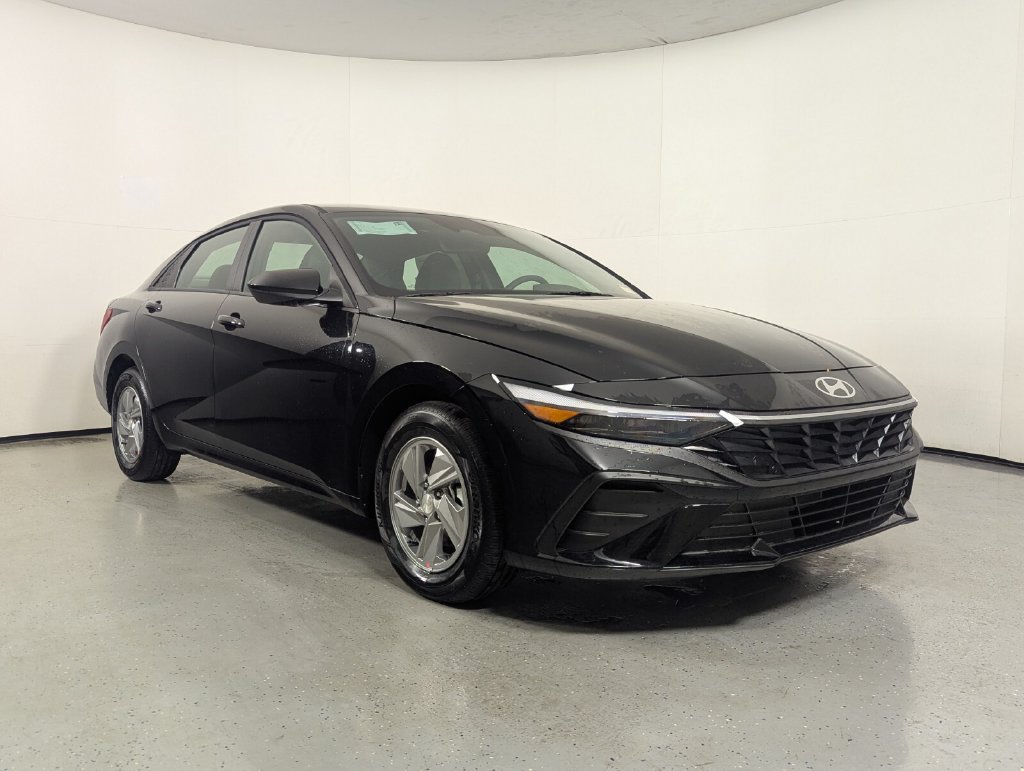 New 2026 Hyundai Elantra SE FWD image 1