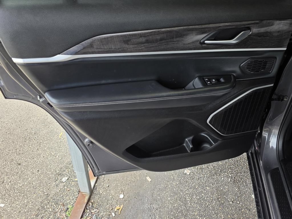 Used 2022 Jeep Grand Cherokee L Limited RWD image 35