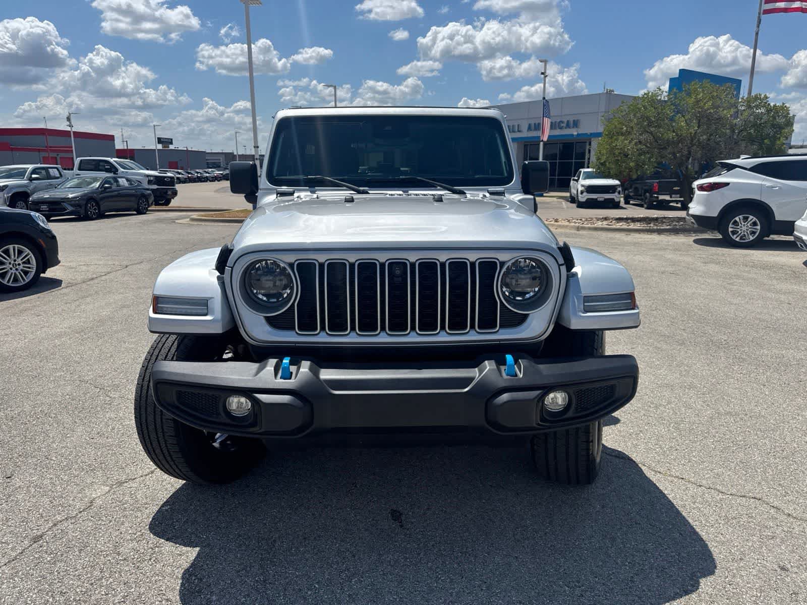 Used 2024 Jeep Wrangler Unlimited Sahara w/ Technology Group AWD/4WD image 9