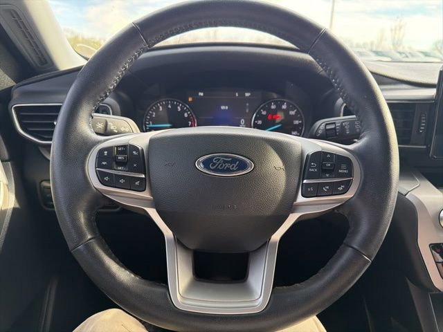 Certified 2022 Ford Explorer XLT w/ Equipment Group 202A AWD/4WD image 46