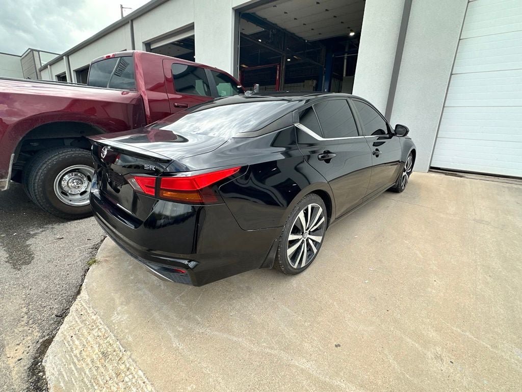 Used 2020 Nissan Altima 2.5 SR w/ Premium Package FWD image 3
