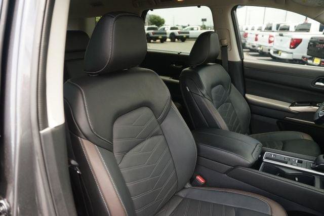 Used 2025 Nissan Pathfinder Platinum w/ Cargo Package FWD image 20