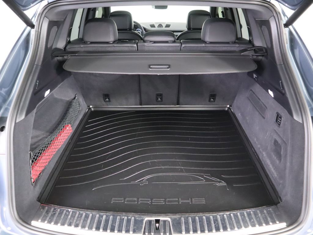 Used 2020 Porsche Cayenne S image 29