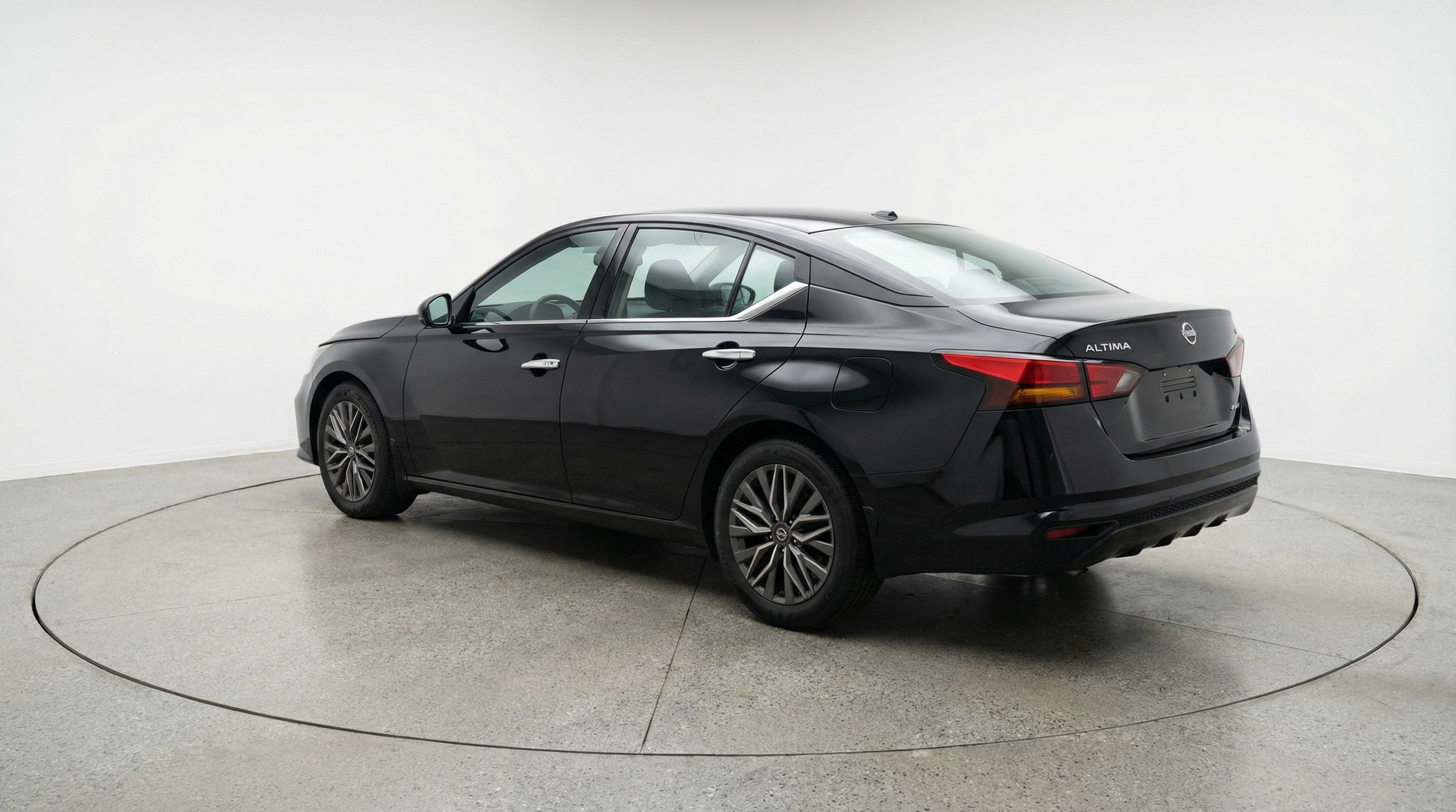 Used 2025 Nissan Altima 2.5 SV image 6