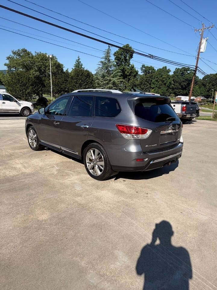 Used 2015 Nissan Pathfinder Platinum w/ Family Entertainment Package FWD image 3