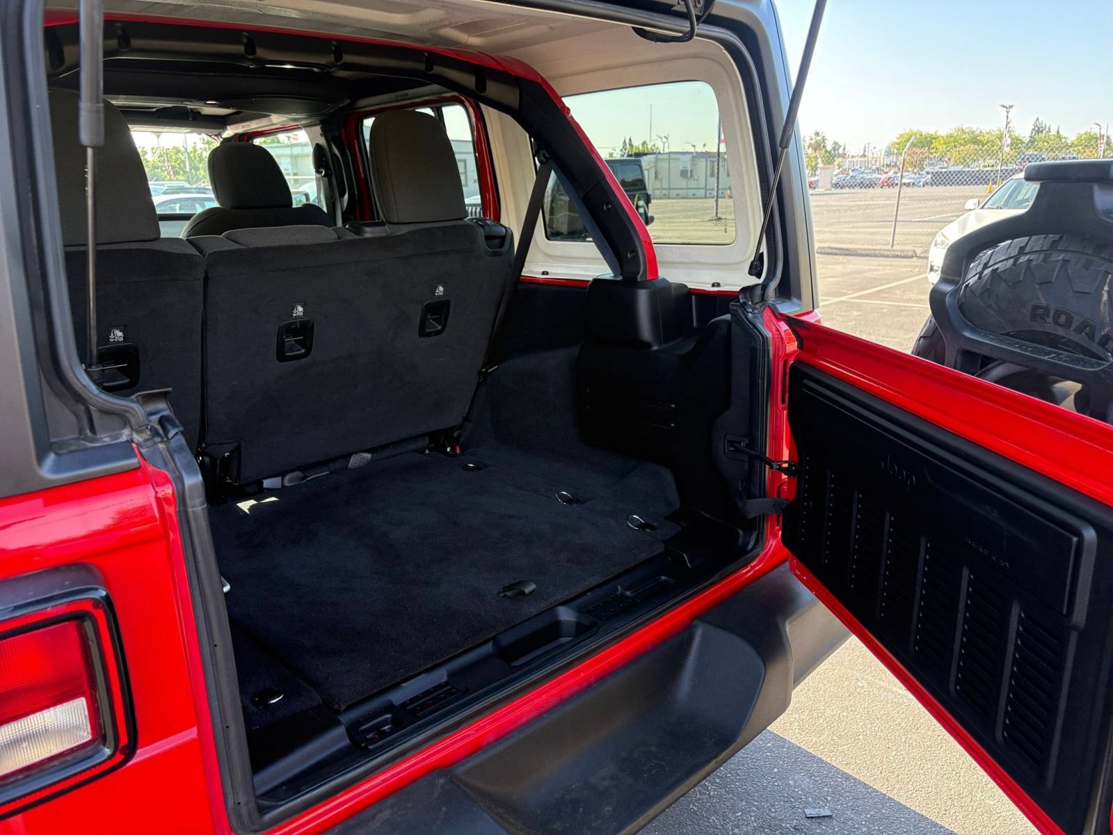 Used 2025 Jeep Wrangler Unlimited Sport AWD/4WD image 30