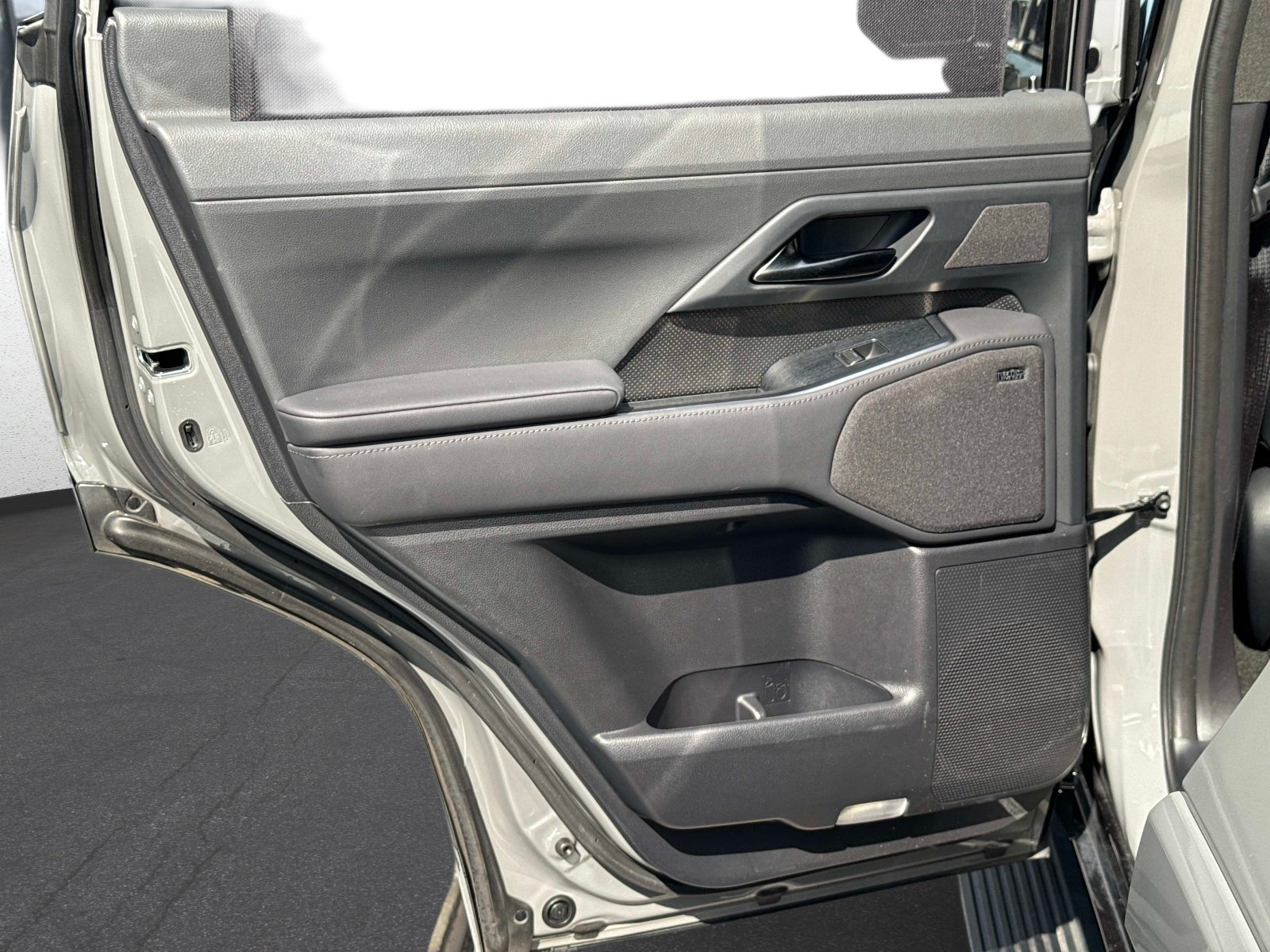 Certified 2025 Lexus GX 550 w/ Accessory Package (Z1) AWD/4WD image 13