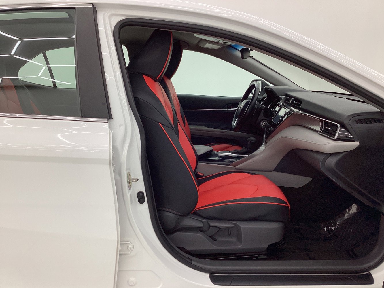 Used 2020 Toyota Camry SE image 15