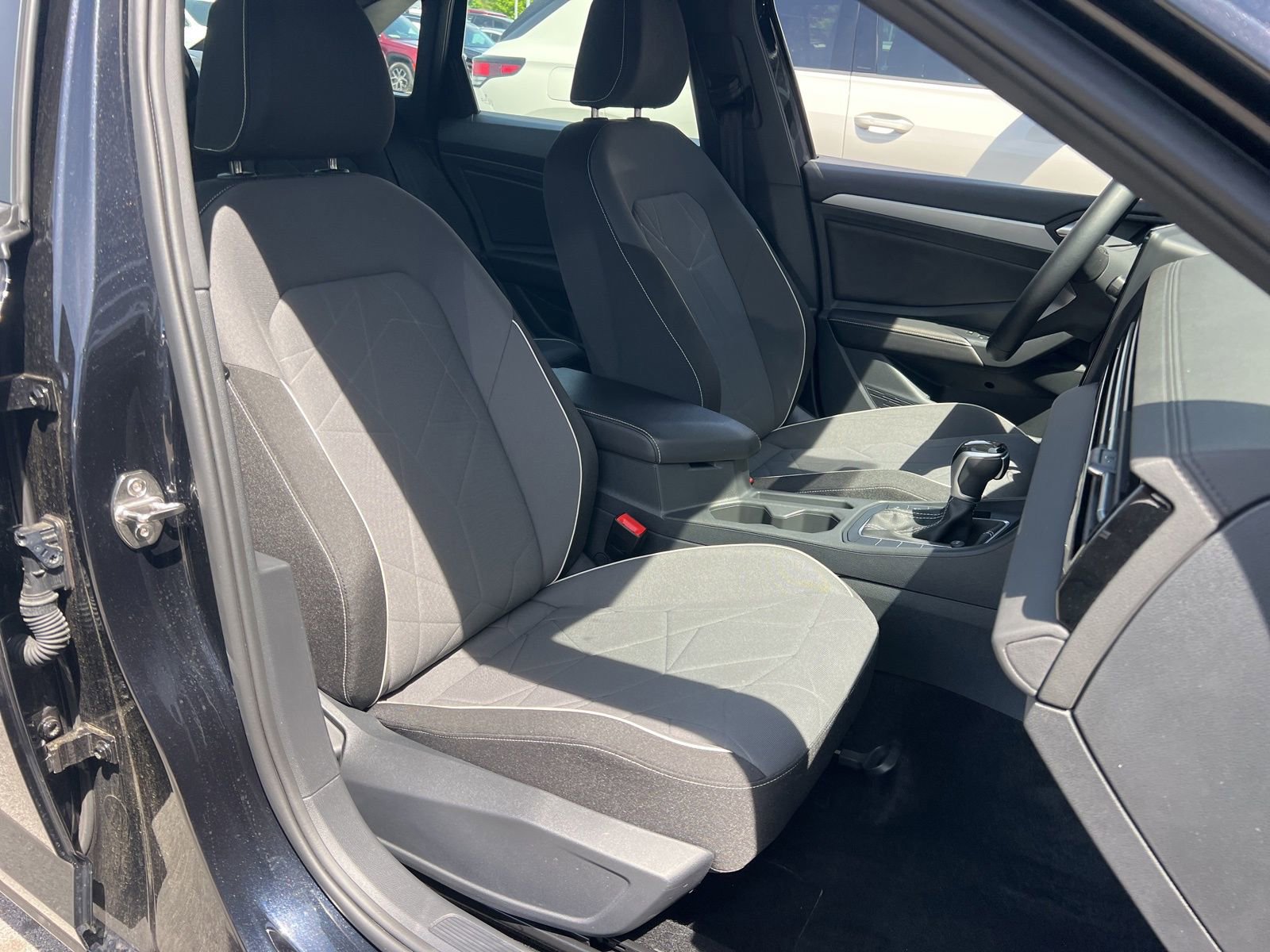 Used 2025 Volkswagen Jetta Sport image 33