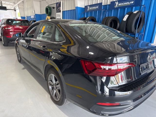 Used 2024 Volkswagen Jetta SE FWD image 6