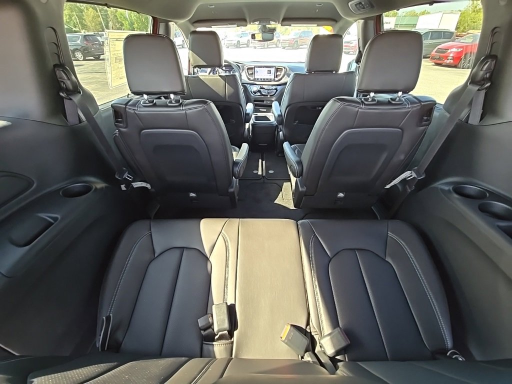 New 2026 Chrysler Pacifica Select image 37