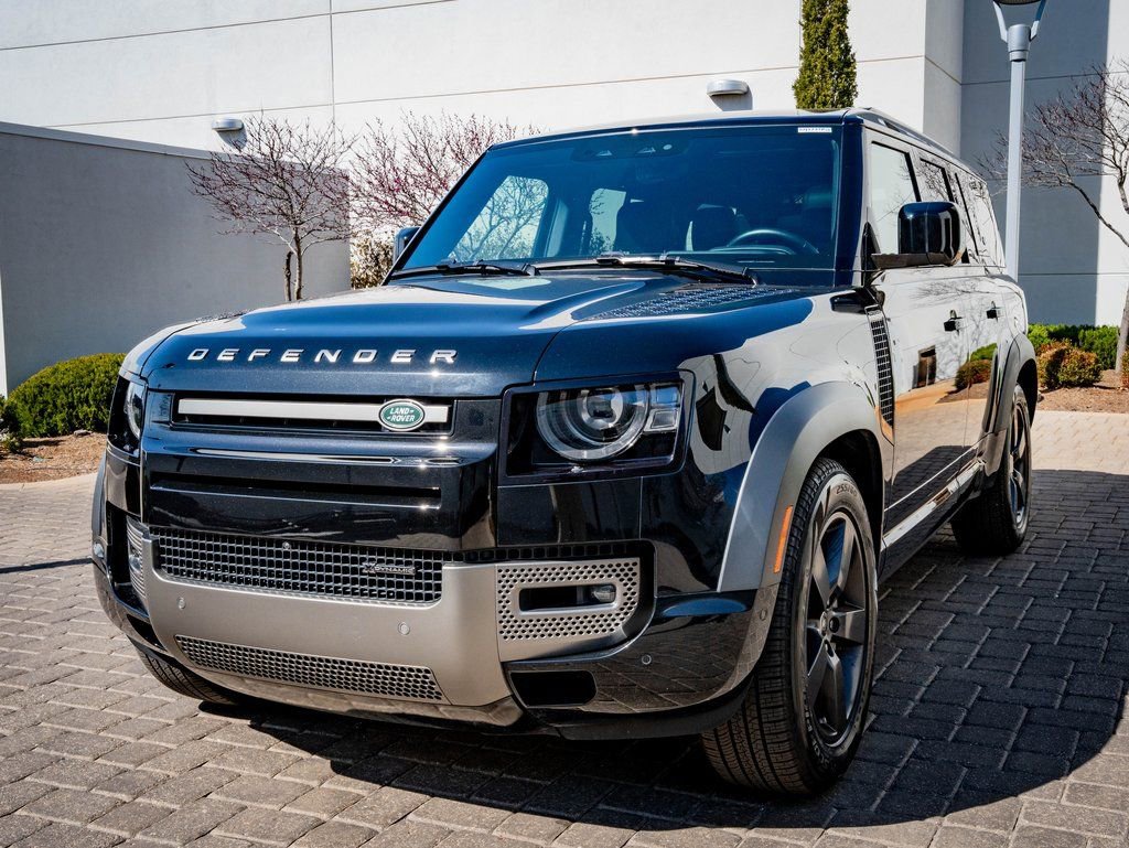 Used 2023 Land Rover Defender 130 X-Dynamic SE image 1