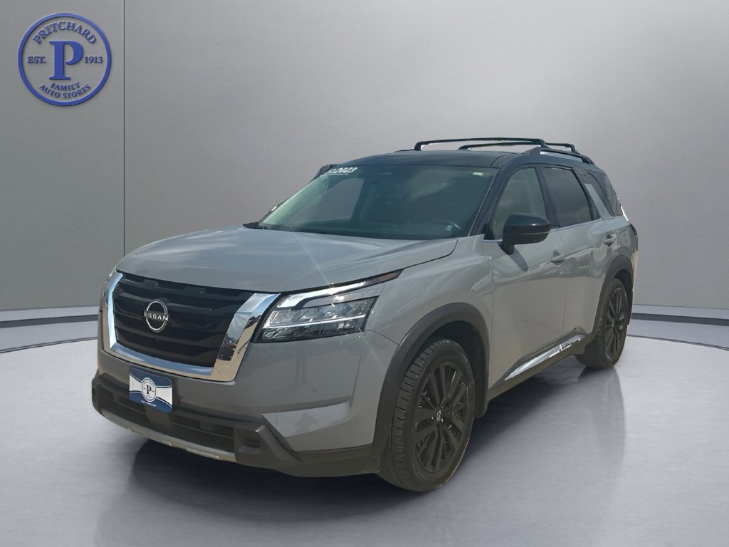 Used 2023 Nissan Pathfinder Platinum AWD/4WD image 3