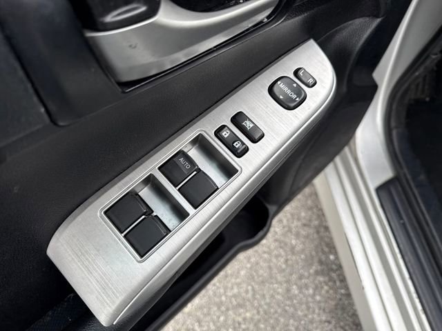 Used 2012 Toyota Camry SE w/ Leather Pkg image 24