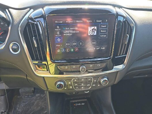 Used 2023 Chevrolet Traverse LT FWD image 17