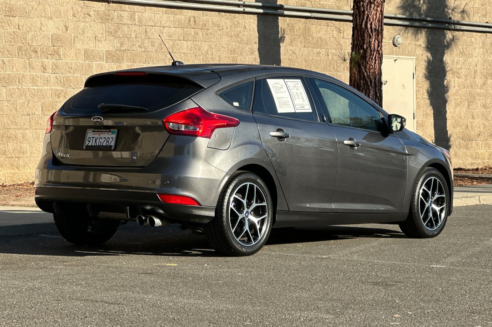 Used 2017 Ford Focus SEL FWD image 3