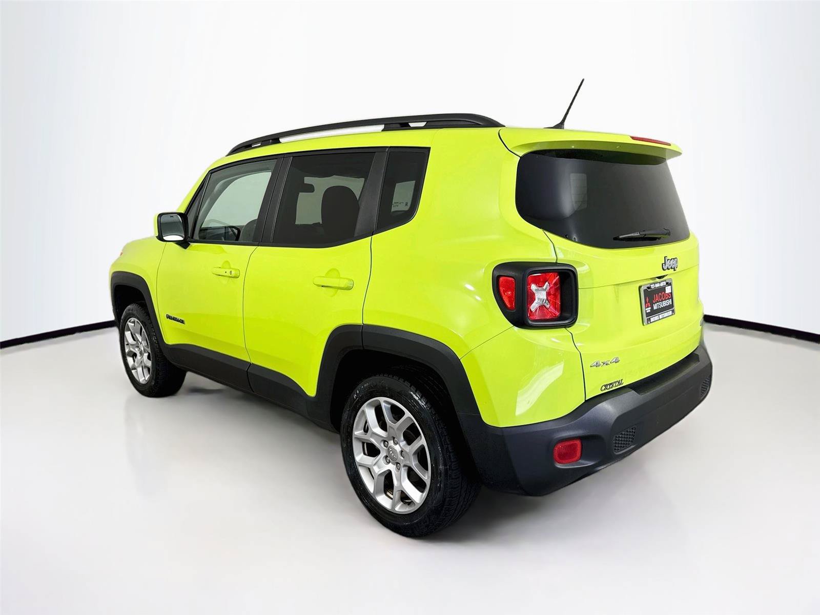 Used 2017 Jeep Renegade Latitude w/ Cold Weather Group AWD/4WD image 3
