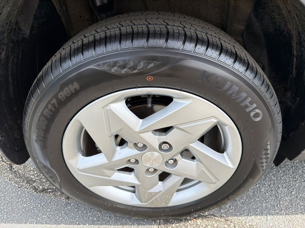 Used 2024 Hyundai Kona SE image 17