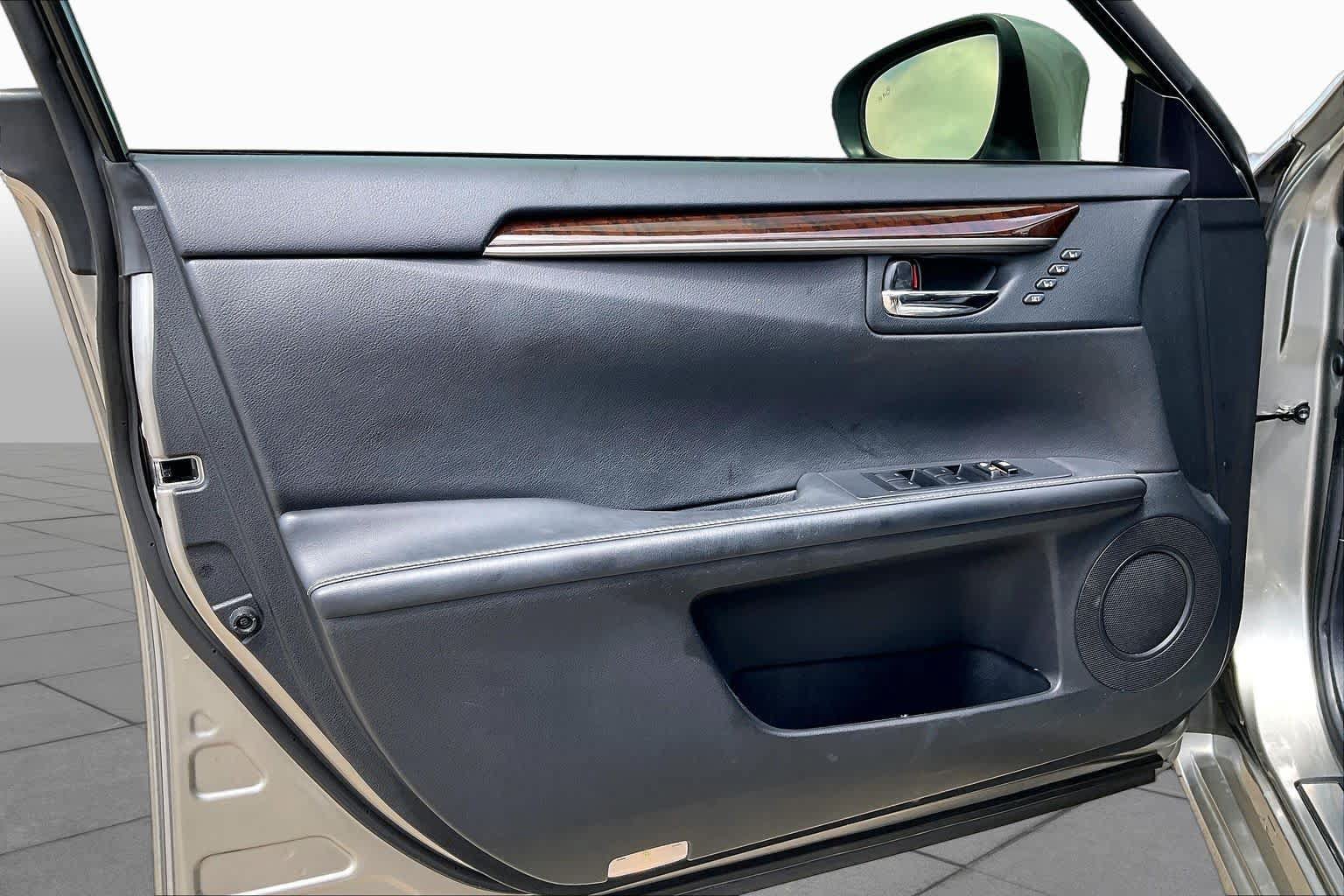 Used 2015 Lexus ES 350 w/ Premium Package FWD image 19