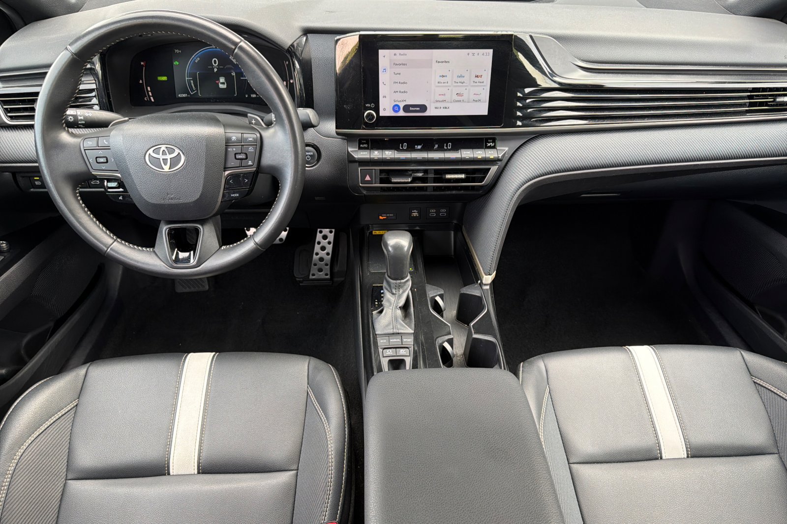 Used 2025 Toyota Camry SE FWD image 17
