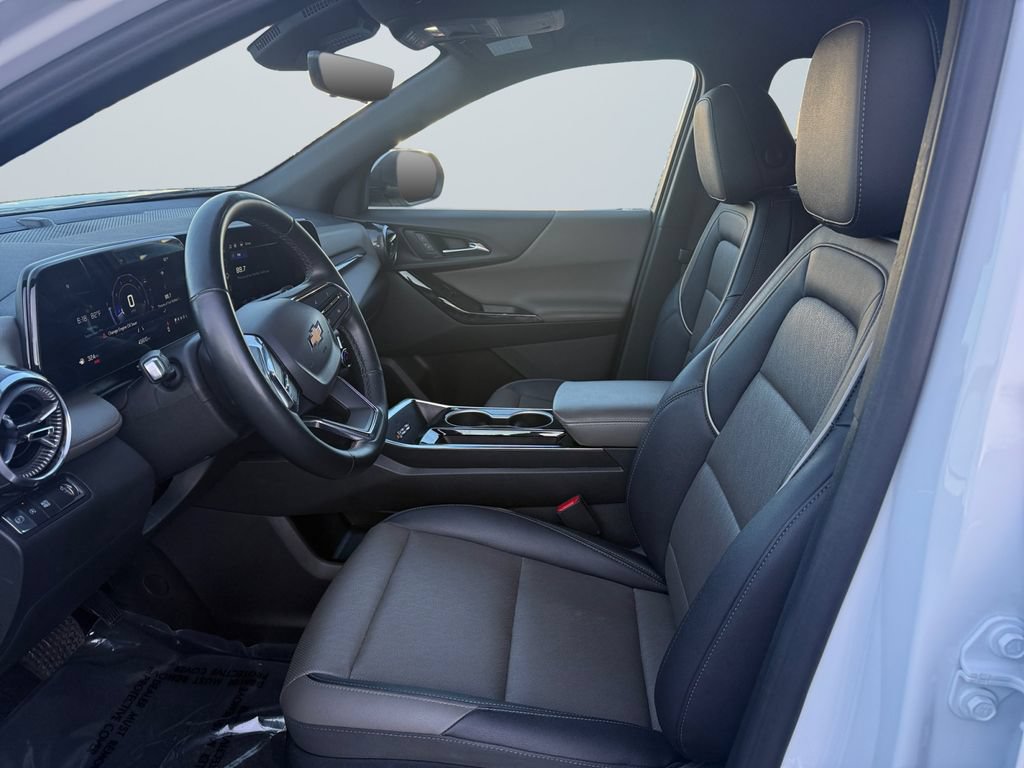 Used 2025 Chevrolet Equinox LT w/ Convenience Package II FWD image 9