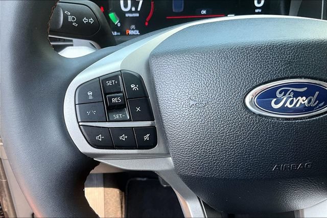 Used 2025 Ford Explorer Active AWD/4WD image 19