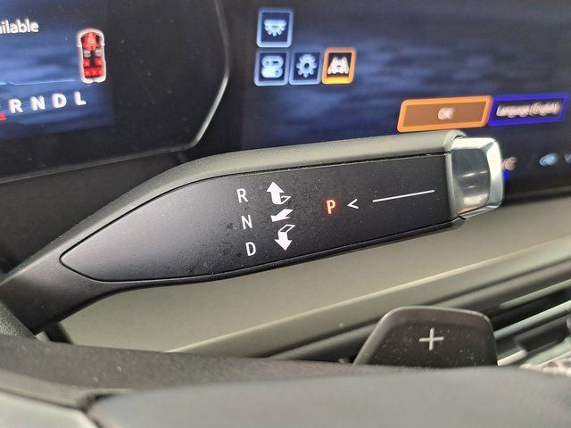 Used 2025 Chevrolet Traverse LT image 11