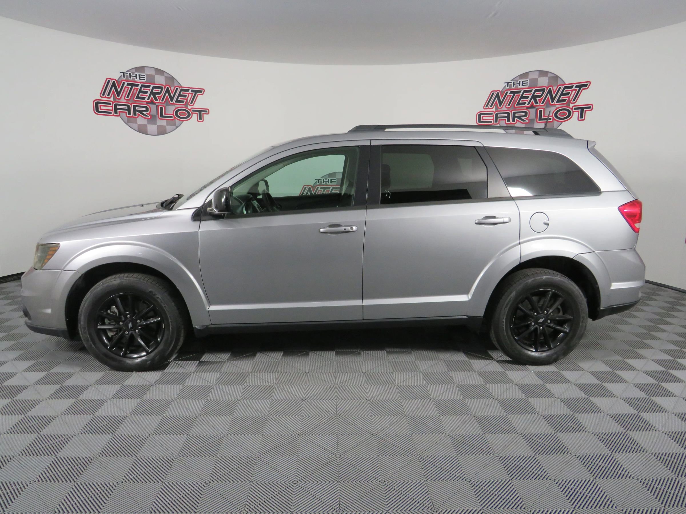 Used 2019 Dodge Journey SE w/ Blacktop Package FWD image 4