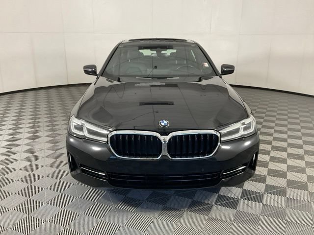 Used 2021 BMW 530e xDrive w/ Premium Package AWD/4WD image 2