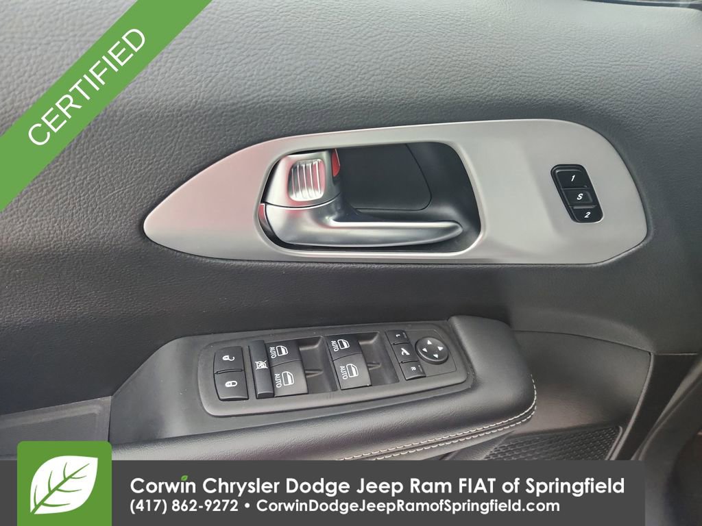 Certified 2025 Chrysler Pacifica Limited image 20