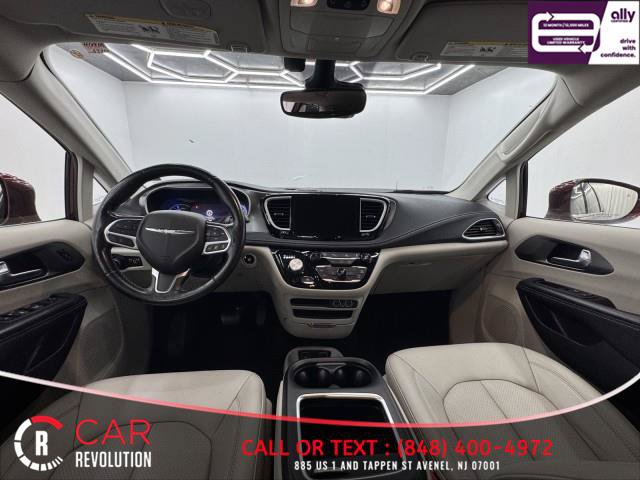 Used 2021 Chrysler Pacifica Touring-L FWD image 16