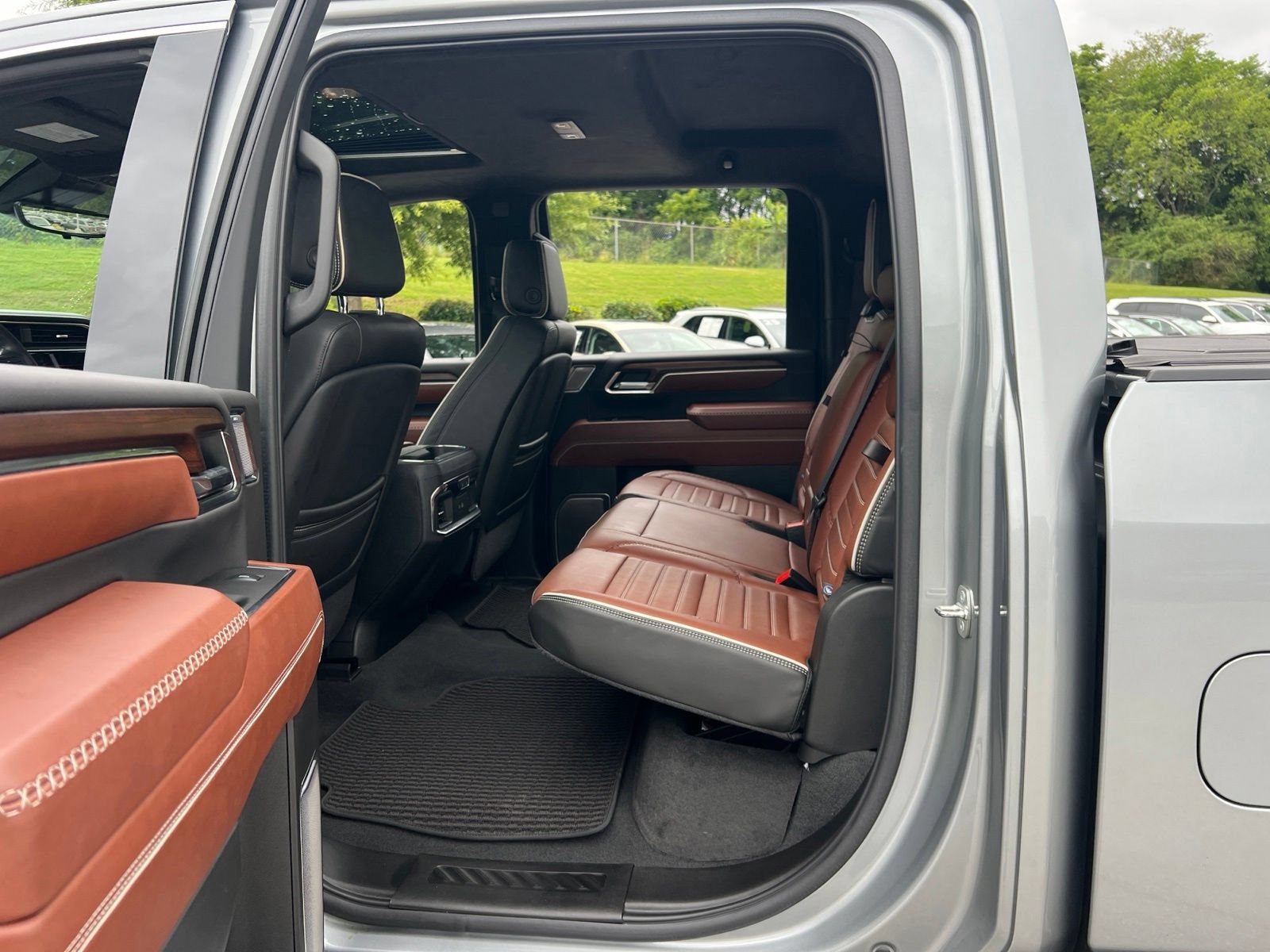Used 2024 GMC Sierra 2500 Denali Ultimate AWD/4WD image 38