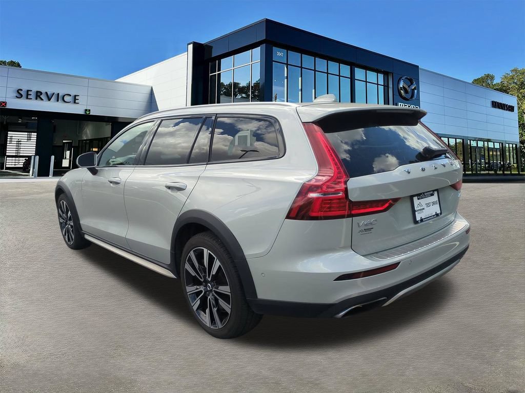 Used 2022 Volvo V60 T5 Cross Country w/ Lounge Package AWD/4WD image 6