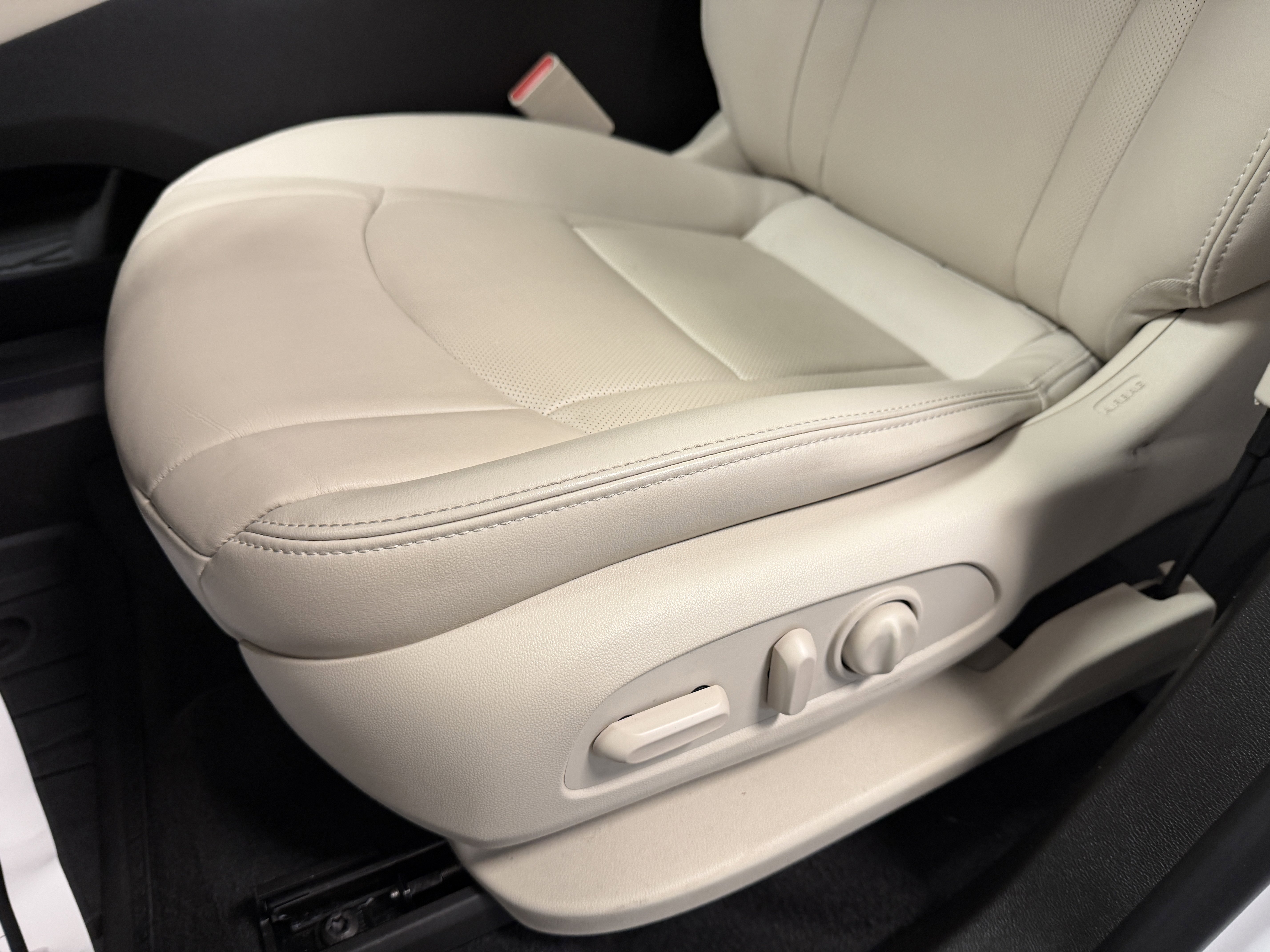 Used 2023 Buick Enclave Essence w/ Experience Buick Package image 23