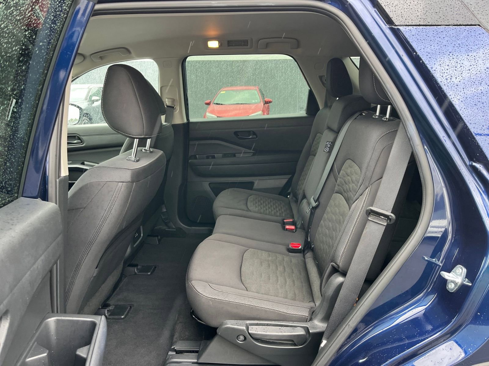 Used 2025 Nissan Pathfinder SV FWD image 28