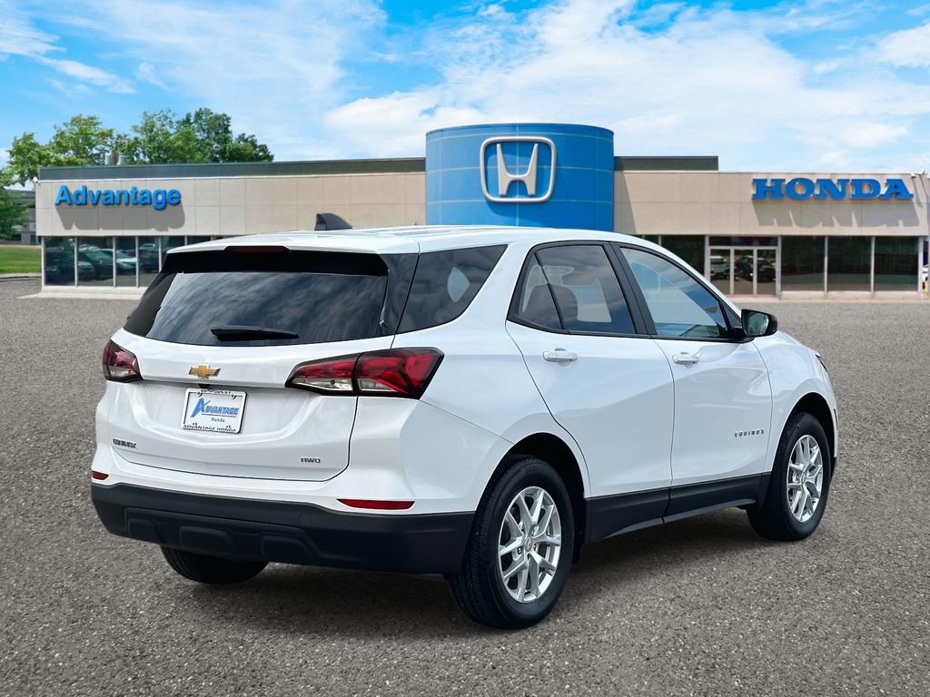 Used 2023 Chevrolet Equinox LS w/ LS Convenience Package image 4