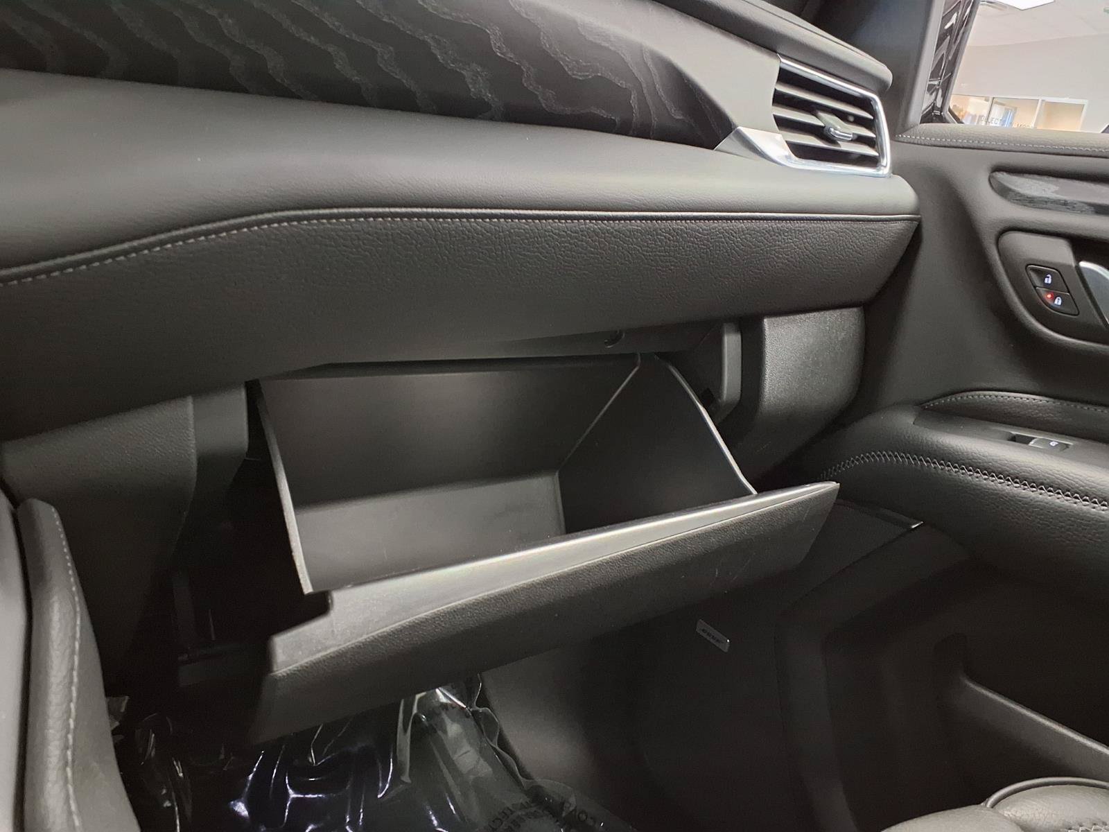 Used 2024 GMC Yukon Denali RWD image 30