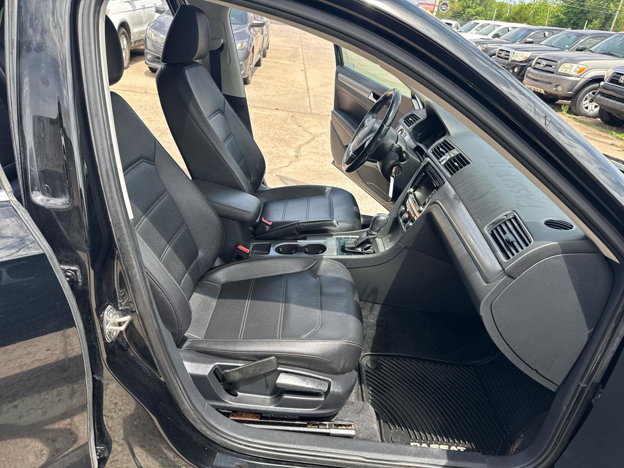 Used 2015 Volkswagen Passat TDI SE FWD image 23