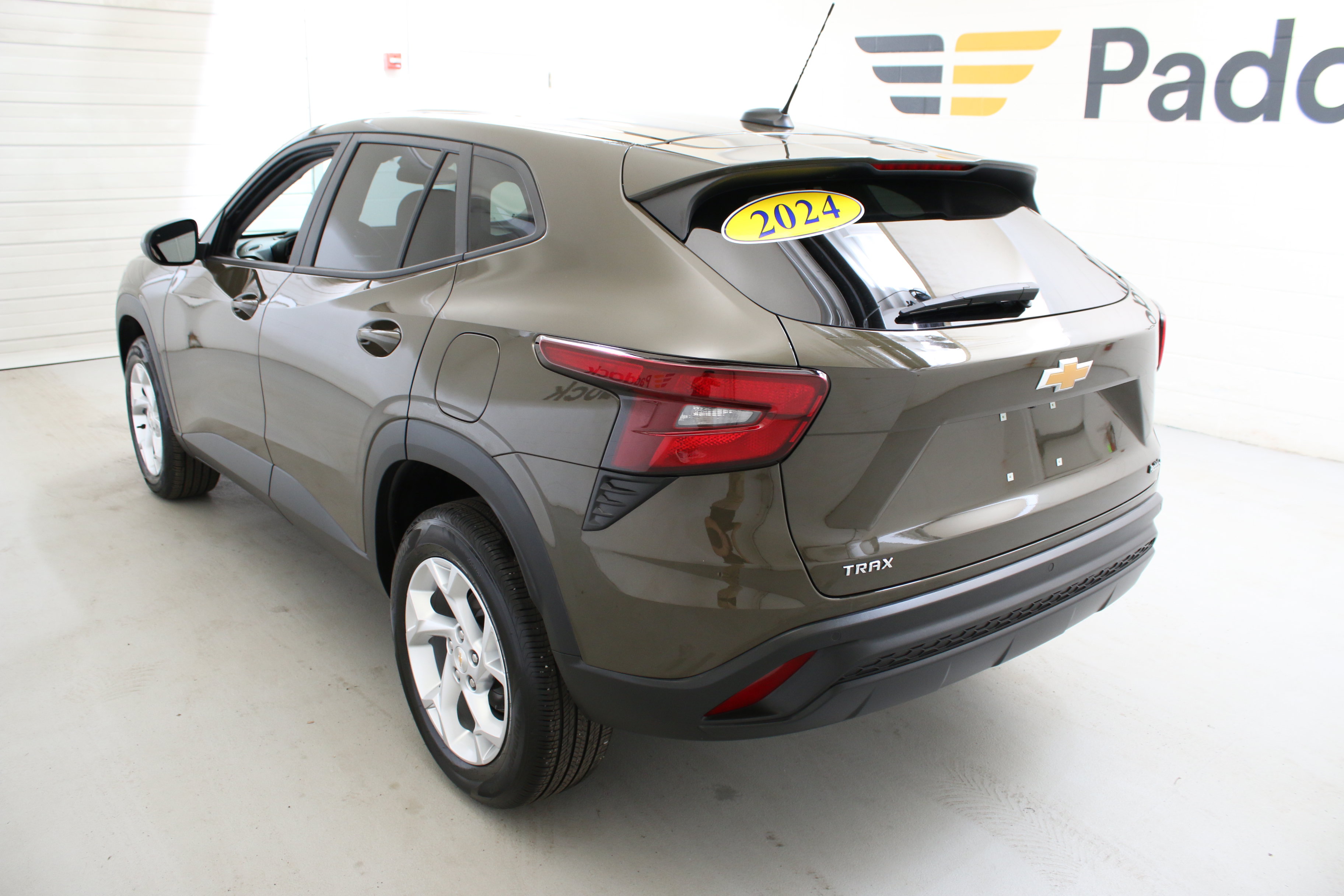 Used 2024 Chevrolet Trax LS w/ LS Convenience Package FWD image 6