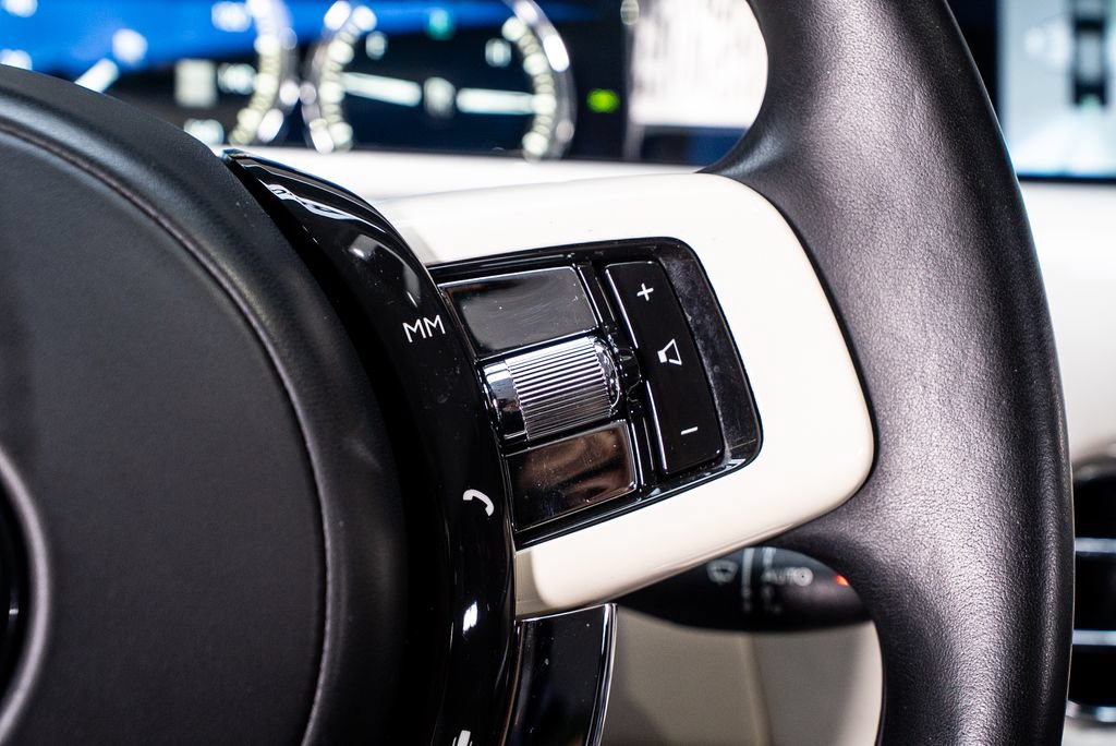 Used 2019 Rolls-Royce Phantom Sedan RWD image 38
