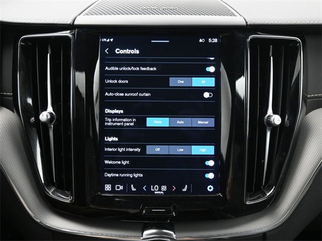 Used 2022 Volvo XC60 B6 R-Design w/ Protection Package Premier image 18