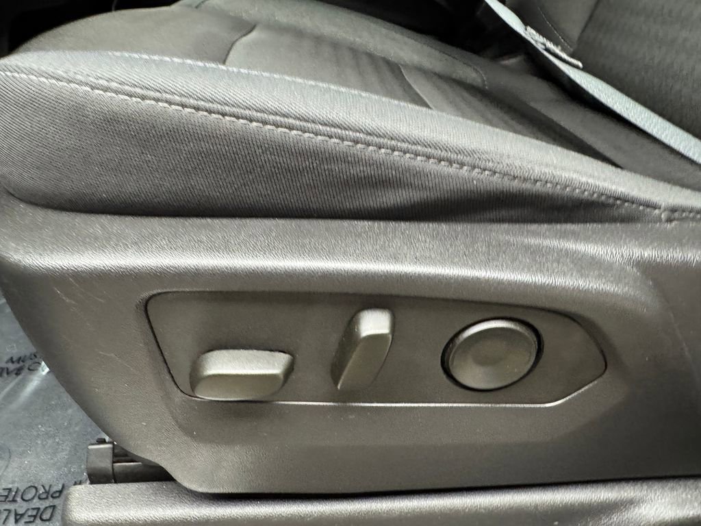 Used 2024 GMC Sierra 1500 Elevation image 11